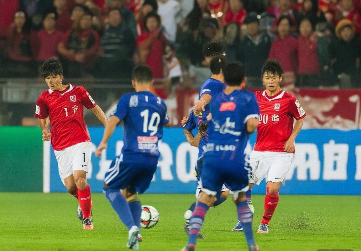 2014恒大上港巅峰对决：南北足球文化碰撞与战术对决解析(图1)